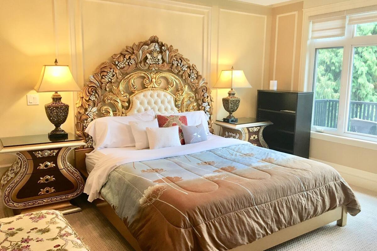 Double Room, Hot Tub | Egyptian cotton sheets, premium bedding, down comforters, desk