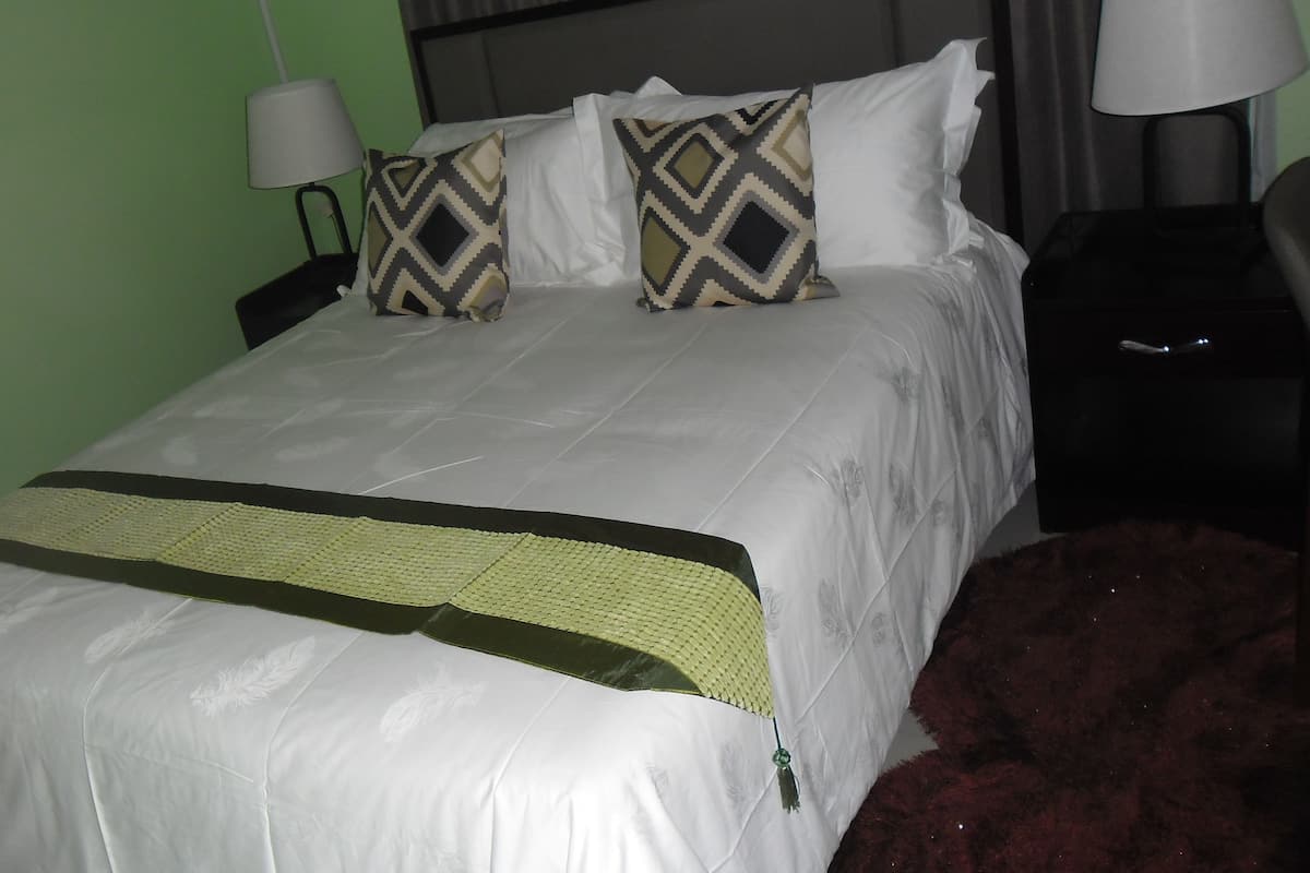 Basic Double Room, 1 Double Bed, Non Smoking | Premium bedding, in-room safe, desk, blackout drapes