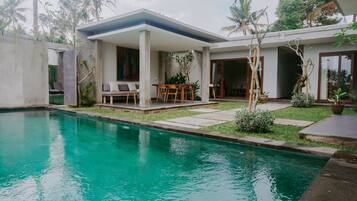 Villa - 3 sovrum - privat pool | Utsikt mot innergård