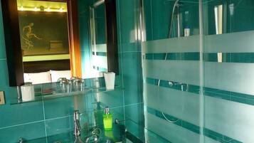 Habitación doble, 1 cama doble, no fumadores | Ducha del cuarto de baño
