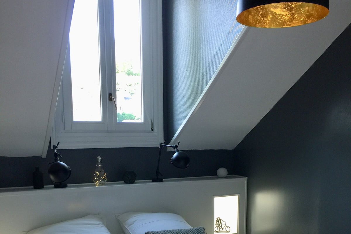 Le corbeau et le Renard | Cortinas opacas, wifi gratis, decoración individual