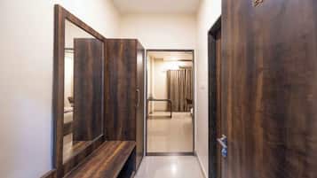 Escritorio y sistema de insonorización