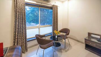 Elite Double Room | Desk, soundproofing