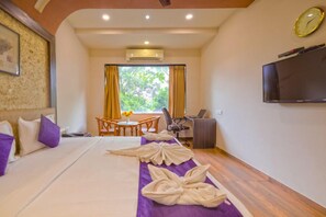 Desk, soundproofing - Hotel Sheetal international - Raipur (Raipur)