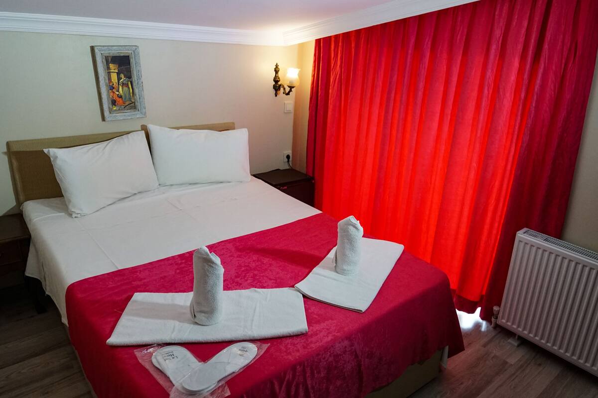 Economy Loft | Egyptian cotton sheets, premium bedding, minibar, desk