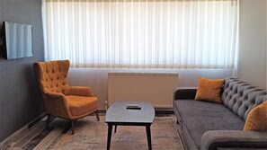 Panorama Sea View Suite | Vardagsrum | 82-centimeters LED-tv med satellitkanaler och tv