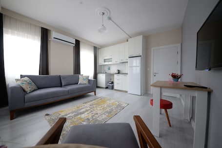 Televisión LED 82 cm con canales de televisión vía satélite, televisión