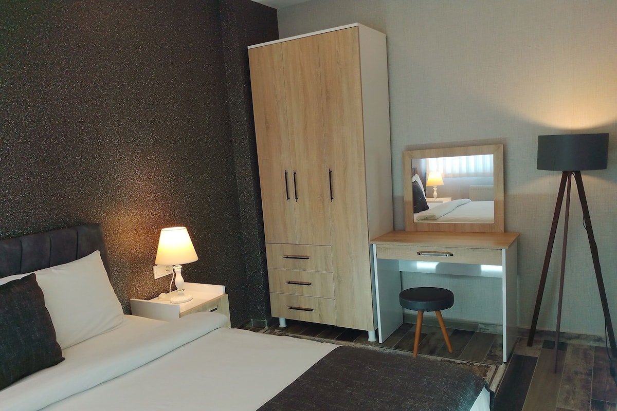 Panorama Deluxe Suite | Egyptian cotton sheets, premium bedding, desk, blackout curtains