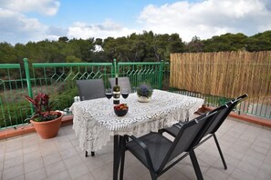 Appartamento, 1 letto queen con divano letto | 1 camera, ferro/asse da stiro, Wi-Fi gratuito, lenzuola