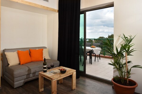 Apartment, 1 Queen Bed with Sofa bed | 1 bedroom, iron/ironing board, free WiFi, bed sheets - Shirat Hayam (Zikhron Ya'aqov)