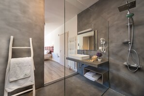 Villa, baño en la habitación, vista a la montaña | Baño