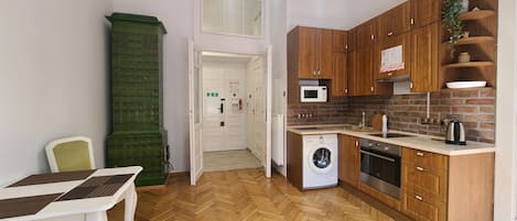 Appartamento familiare | Cucina privata | Frigorifero, microonde (su richiesta), piano cottura