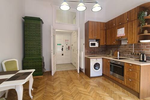 Apartamento familiar | Cocina privada | Nevera en la zona común, microondas en la zona común y mesa de comedor