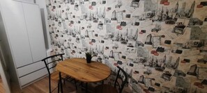 Singola Economy, non fumatori, vista cortile | Biancheria da letto ipoallergenica, una scrivania, postazione laptop