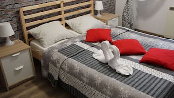 Basic Room, 1 Double Bed, Balcony | 1 bedroom, hypo-allergenic bedding, free WiFi, bed sheets