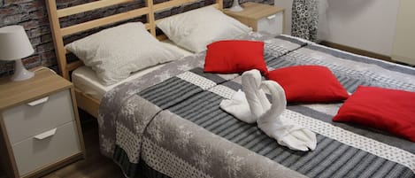 Eenvoudige kamer, 1 tweepersoonsbed, balkon | 1 slaapkamer, hypoallergeen beddengoed, gratis wifi, beddengoed