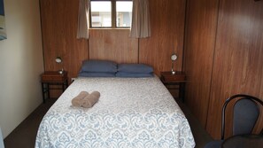 Standard Cabin, 1 Queen Bed | Free WiFi - Richmond Holiday Park (Richmond)
