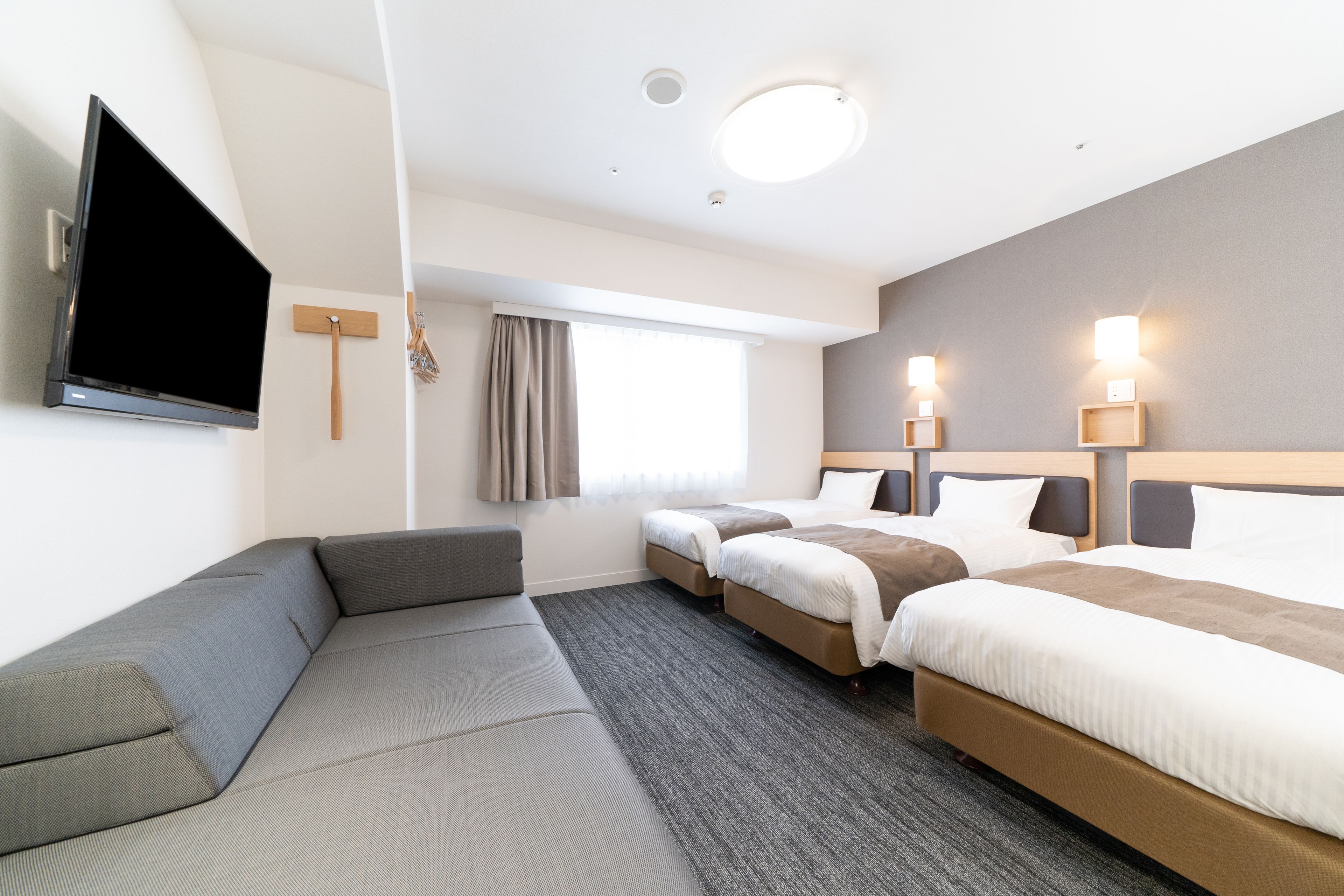 羽绒被、客房内保险箱、办公桌、遮光窗帘