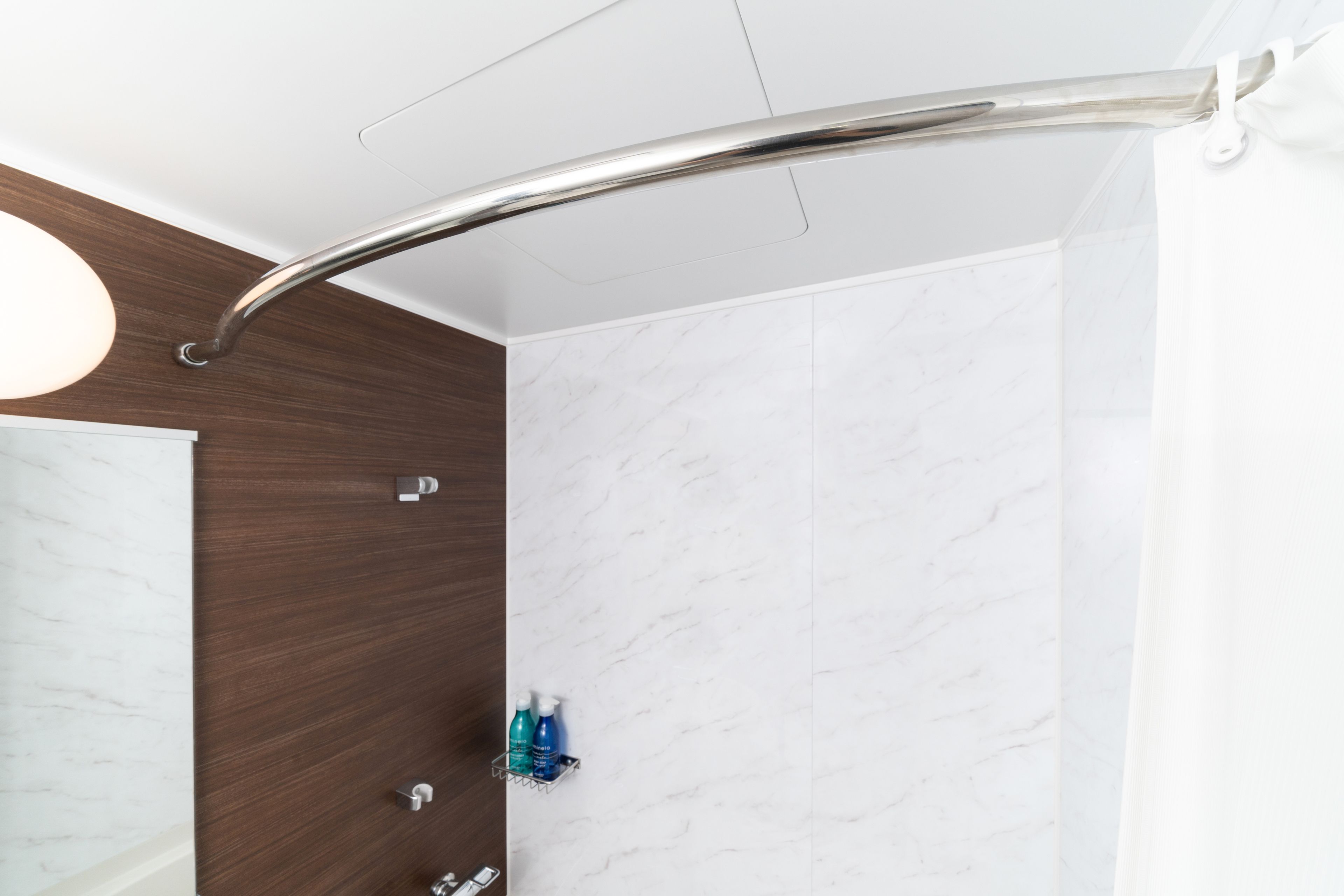 combined shower/bathtub, deep-soaking bathtub, free toiletries