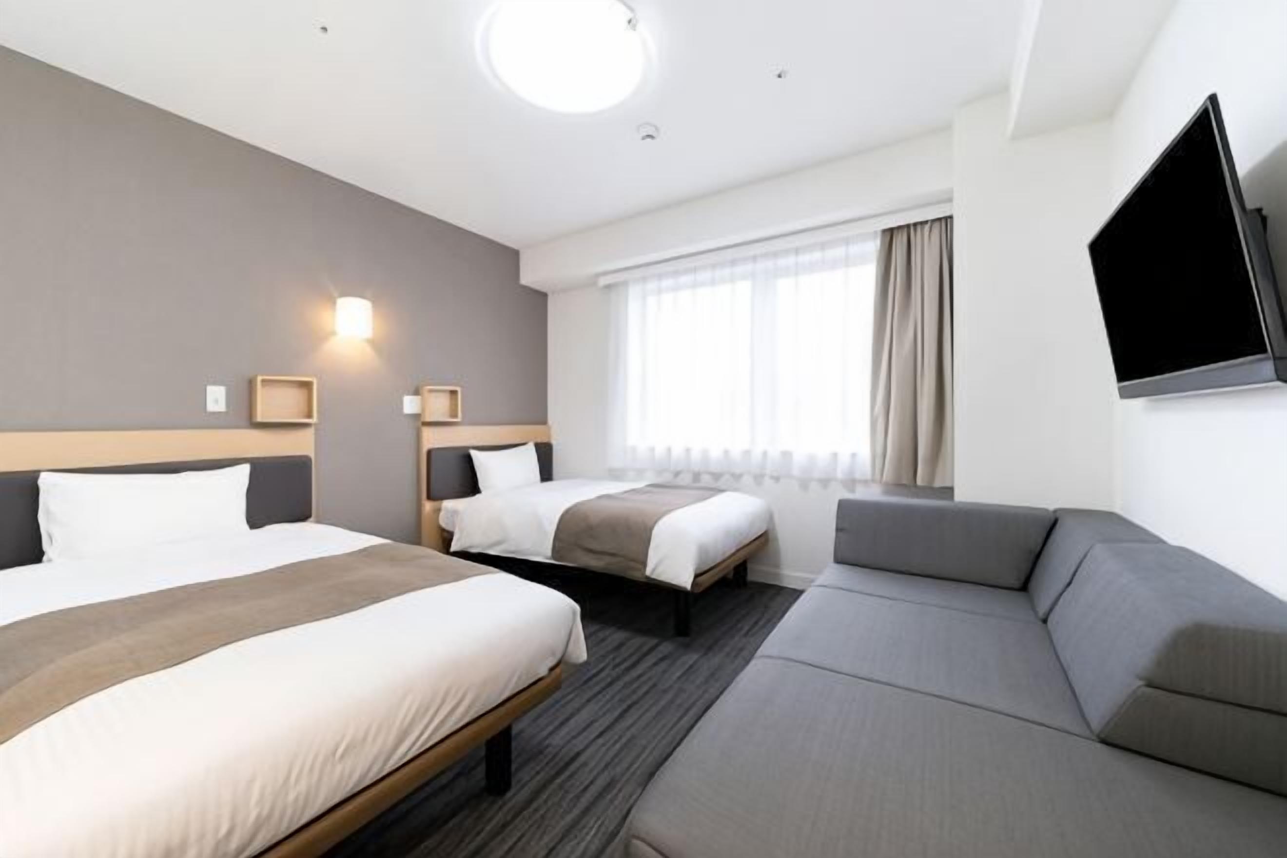 Down duvets, in-room safe, desk, blackout curtains