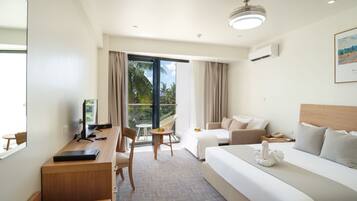 Standard King Room | 1 bedroom, premium bedding, down comforters, Select Comfort beds
