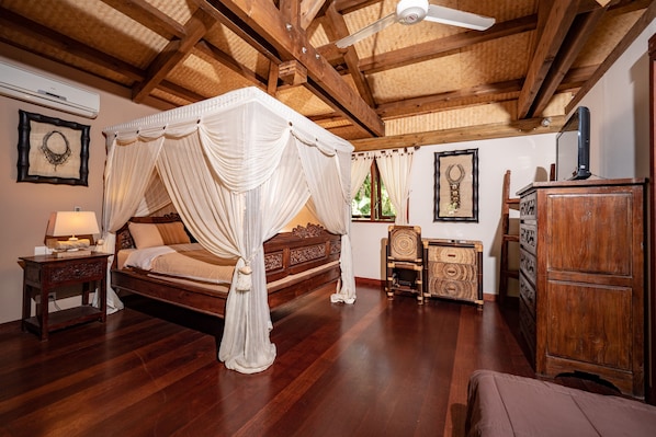 Tropical Bungalow, swimming pool view | Premium bedding, desk, blackout drapes, soundproofing - Les cases de Plum (Le Mont-Dore)