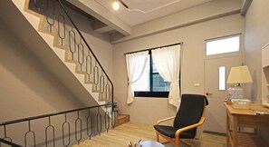 1 bedroom, desk, blackout curtains, soundproofing