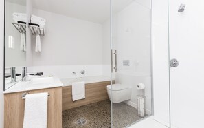 Family Room, Kitchenette | Bathroom | Hair dryer, towels