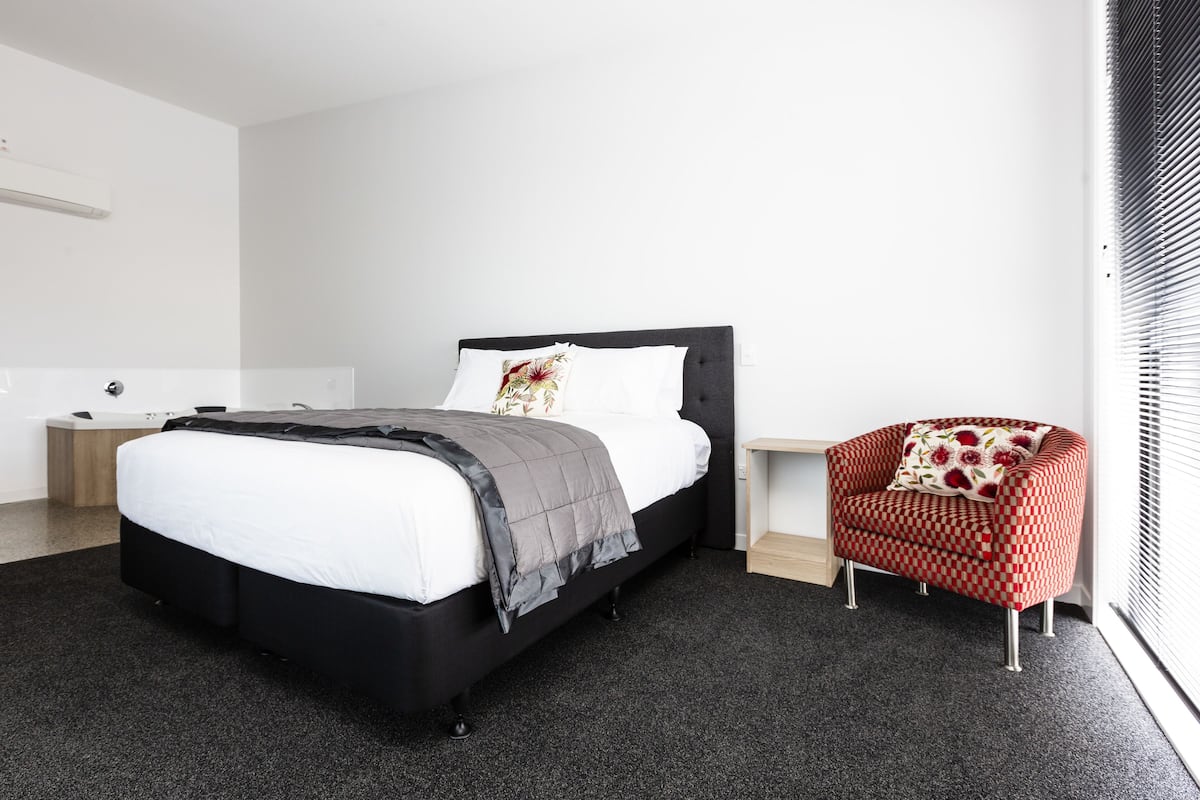 Premium bedding, pillowtop beds, desk, soundproofing
