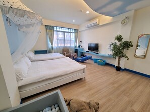 Family Quadruple Room, Non Smoking (4F) | Desk, soundproofing, free WiFi, bed sheets