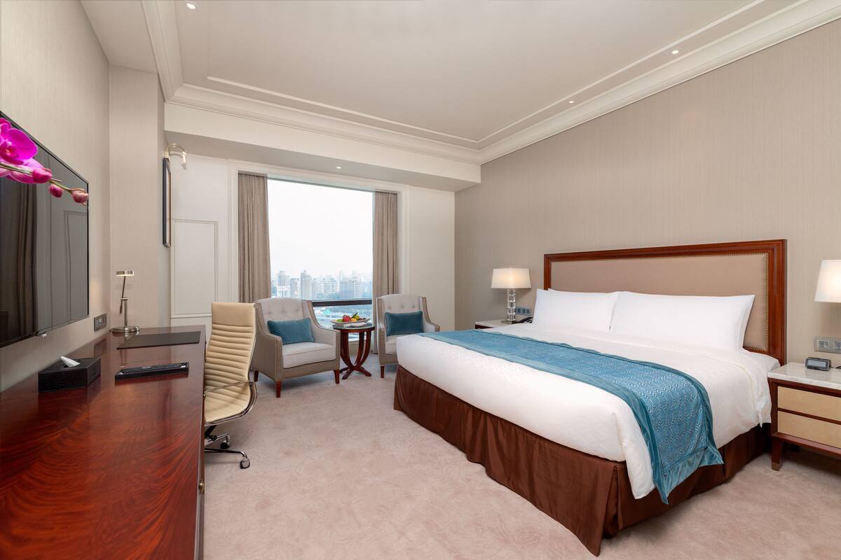 Deluxe Parkview Room | In-room safe, desk, soundproofing, free WiFi