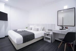 Premier King No window - Ground Floor | Safe på rommet, lydisolert, strykejern/-brett og wi-fi (inkludert)