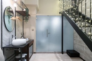 Loftsrom (Newly Renovated) | Oppholdsområde | LED-TV