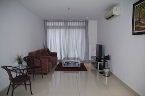 Departamento urbano, 2 habitaciones, con acceso para personas discapacitadas | Área de sala de estar
