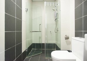 Studio, 1 Queen Bed with Sofa bed | Bathroom