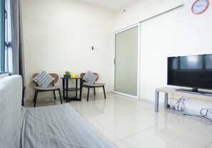 Studio, 1 Queen Bed with Sofa bed | Desk, soundproofing, iron/ironing board - Centrestage - Heart of Petaling Jaya 3 (Petaling Jaya)