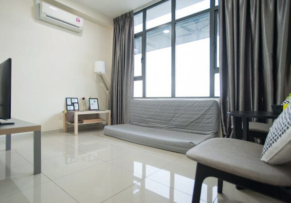 Studio, 1 Queen Bed with Sofa bed | Desk, soundproofing, iron/ironing board - Centrestage - Heart of Petaling Jaya 3 (Petaling Jaya)