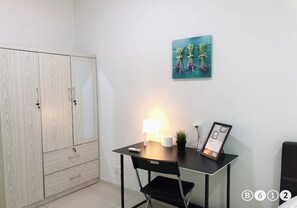Studio | Két bảo mật tại phòng, bàn, phòng cách âm, bàn ủi/dụng cụ ủi quần áo 