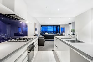 Family Apartment, 2 Bedrooms, Canal View | Private kitchen - Circle on Cavill - Private Apartments (Surfers Paradise)