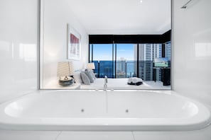 Deluxe Apartment, 1 Bedroom, Non Smoking, Ocean View | Deep-soaking bathtub
