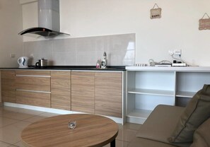Studio | Private kitchenette | Full-size fridge, microwave, stovetop, electric kettle - Evo Soho - Bandar Baru Bangi 1 (Bandar Baru Bangi)