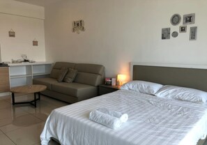 Studio | Desk, iron/ironing board - Evo Soho - Bandar Baru Bangi 1 (Bandar Baru Bangi)