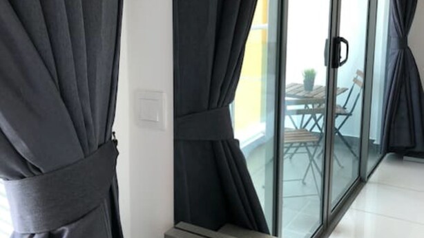 A room with a sliding glass door leading to an outdoor area with a table and chairs. - Evo Soho - Bandar Baru Bangi 2 (Bandar Baru Bangi)