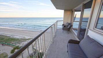 Apartamento premium, 2 quartos, 2 banheiros | Sacada