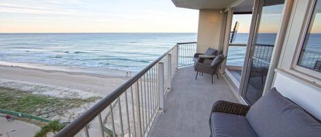 Apartemen Premium, 2 kamar tidur, 2 kamar mandi | Balkon