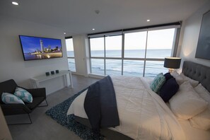 Premium Apartment, 2 Bedrooms, 2 Bathrooms | 2 bedrooms, iron/ironing board, free cots/infant beds, free WiFi - Golden Sands - Private Apartments (Main Beach)