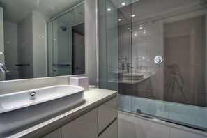 Deluxe Apartment, 2 Bedrooms, 2 Bathrooms, Sea View | Bathroom | Shower, towels - Orchid - Private Apartments (Surfers Paradise)