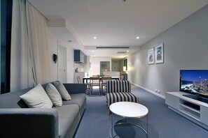 Deluxe Apartment, 2 Bedrooms, 2 Bathrooms, Sea View | Living area