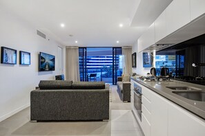 Full-size fridge, microwave, oven, stovetop - Oracle Boulevard - Private Apartments (Broadbeach)