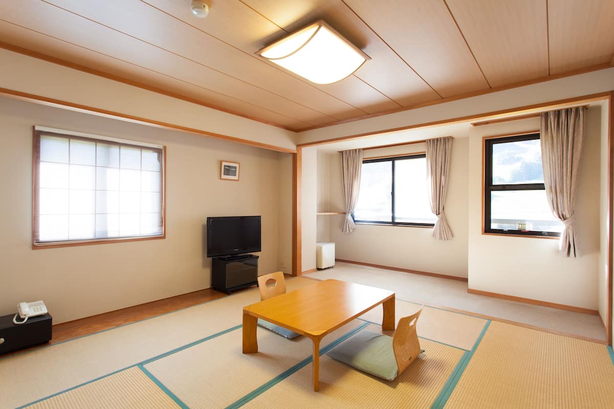 Desk, free WiFi, bed sheets